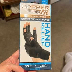 Cooper fit hand relief gloves